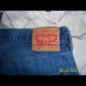 Levi’s low waisted jeans